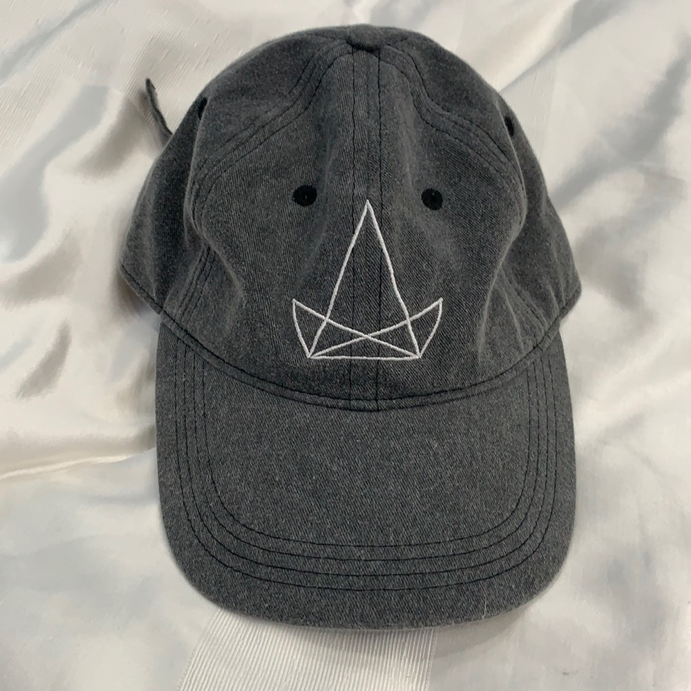 Grey hat